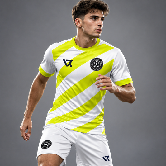 Beyaz-Sarı Bahar Desenli Halı Saha Forması VF-AI039 - sporcu üzerinde
