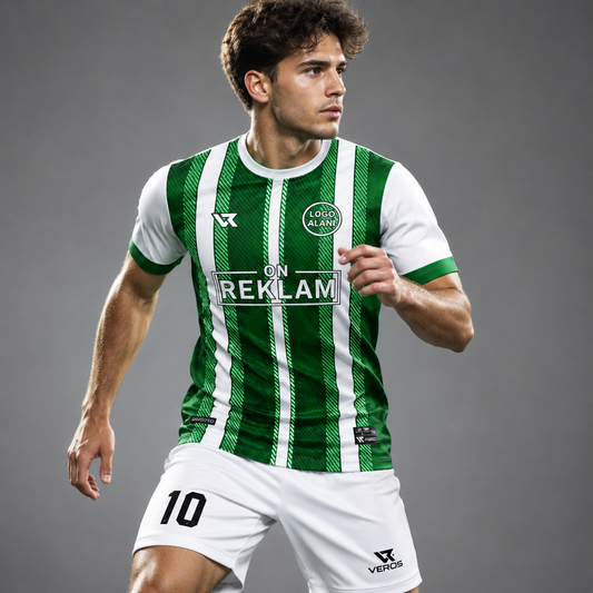 Yeşil Beyaz Şerit Çizgi Desenli Halı Saha Forması VF00027 - sporcu üzerinde